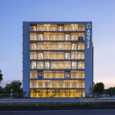 AQGroup本社屋